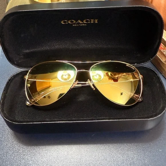 *NWT* Coach L1013 HC 7079 90055A Shiny Light Gold Aviator Sunglasses - Picture 5 of 12